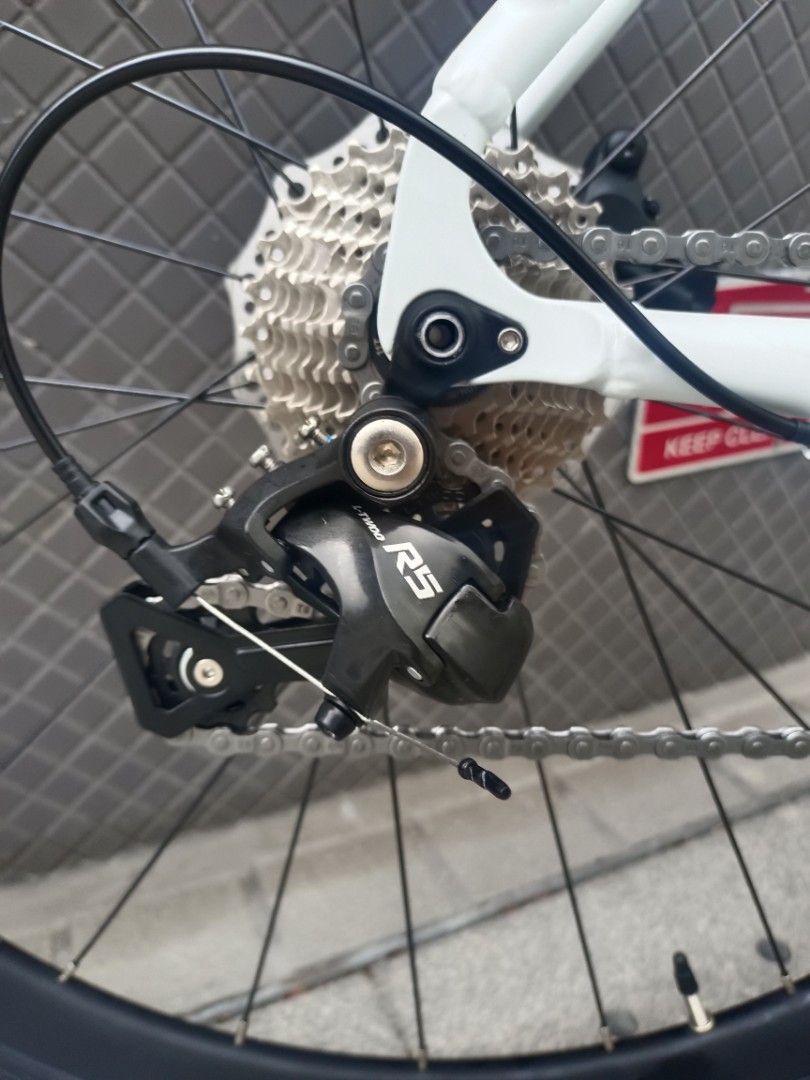 Java VELOCE 18s （分類：單車）位於 Hong Kong。 由 tkobike09943194 提交（商品編號 1450337060，圖片 3）。簡介： Java VELOCE 公路車 L TWOO R5 9X2 18speed 前後油壓碟剎 前後桶軸設計 $3880 全港九新界也可以送貨 歡迎各位查詢 將軍澳單車 📍將軍澳寶康路105-107號 香港單車館公園G51號舖 Shop G51Hong Kong Velodrome, 105 Po Hong Road, Tseung Kwan O （港鐵坑口站B出口 MTR Hang Hau Station Exit B） 將軍澳車單車館單車專門店 Tel 9458 0998 有全新摺山地車公路車摺車 出售 全新 單車公路車山地車摺車出售 另有單車出租及單車儲存服務單車倉 #將軍澳單車 #單車倉 #租單車 #Java #VELOCE。