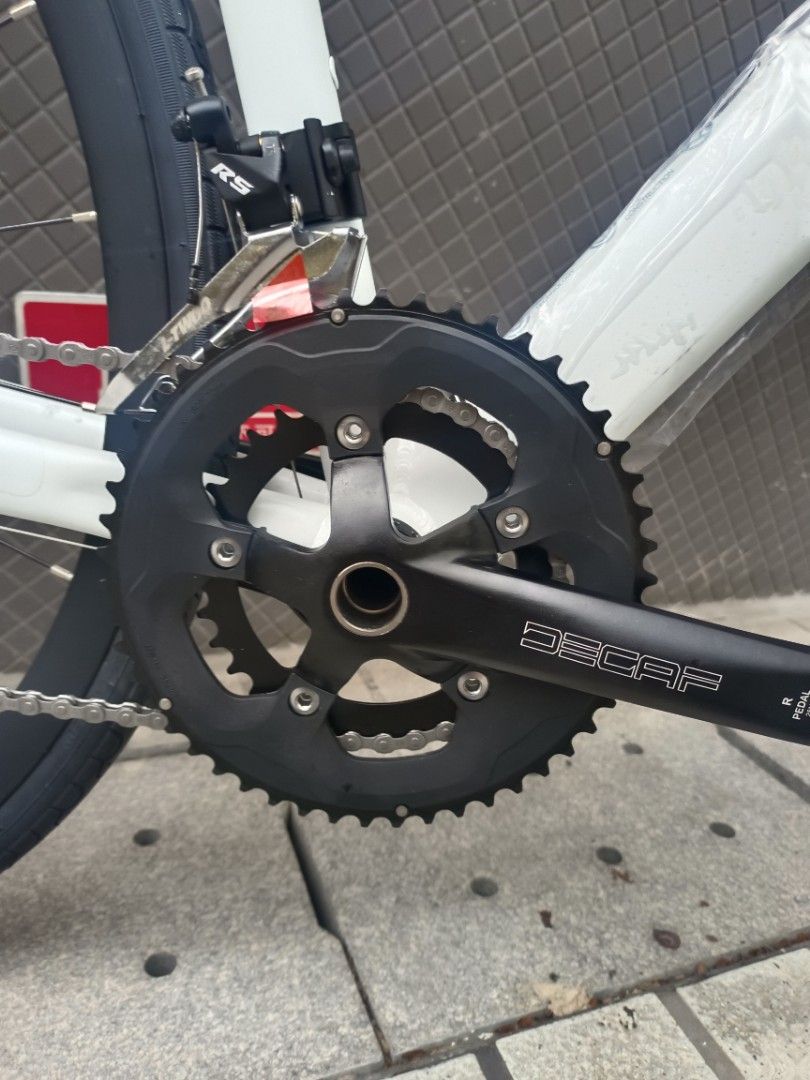 Java VELOCE 18s （分類：單車）位於 Hong Kong。 由 tkobike09943194 提交（商品編號 1450337060，圖片 2）。簡介： Java VELOCE 公路車 L TWOO R5 9X2 18speed 前後油壓碟剎 前後桶軸設計 $3880 全港九新界也可以送貨 歡迎各位查詢 將軍澳單車 📍將軍澳寶康路105-107號 香港單車館公園G51號舖 Shop G51Hong Kong Velodrome, 105 Po Hong Road, Tseung Kwan O （港鐵坑口站B出口 MTR Hang Hau Station Exit B） 將軍澳車單車館單車專門店 Tel 9458 0998 有全新摺山地車公路車摺車 出售 全新 單車公路車山地車摺車出售 另有單車出租及單車儲存服務單車倉 #將軍澳單車 #單車倉 #租單車 #Java #VELOCE。