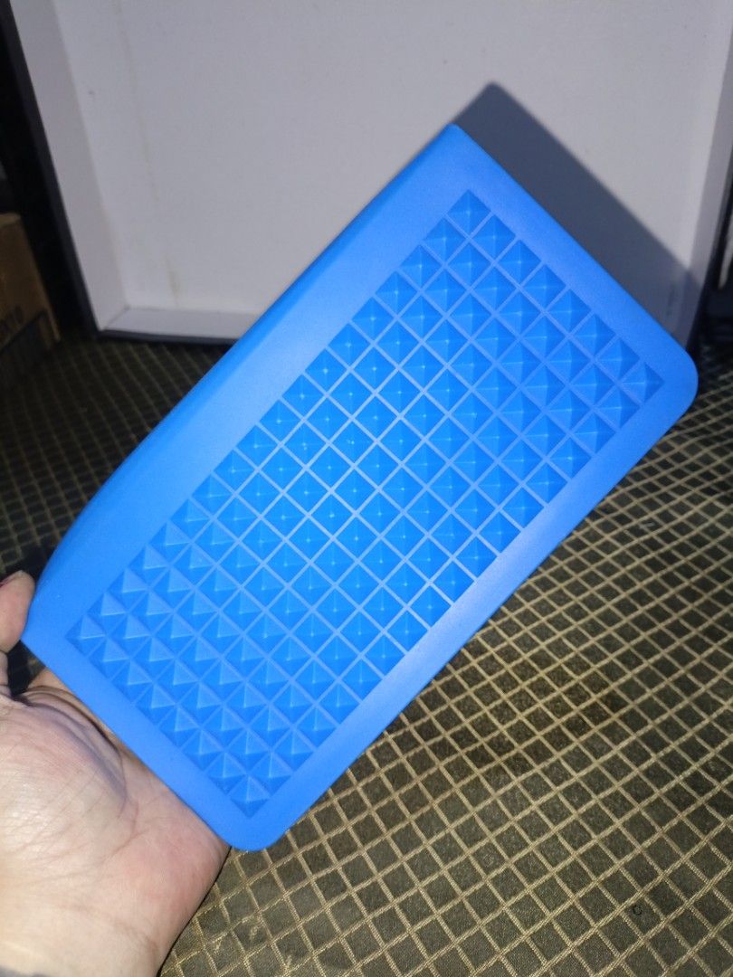 Jelly Double Compartment Cellphone Case (Category: Cases & Sleeves) located in San Pedro. Submitted by elevens_online_thrift_shop (Listing ID 1450439715, Image 2). Description: like new condition made of jelly material 2 compartment.