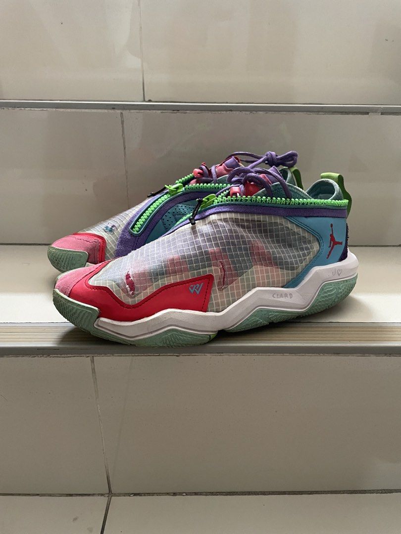Jordan Westbrook “Why not?” Zer0.4 2021 (Category: Sneakers) located in Manila. Submitted by isha0629 (Listing ID 1450410920, Image 2). Description: - Jordan Westbrook”Why not?” - Indigo Fog / Violet Frost / Ocean Fog / Purple Pulse color - Features a zipper closure - Ideal for collectors or players looking for a statement shoe Issue: slight hildrag sign of usage but good condition pa .