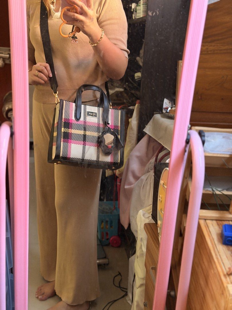 Kate Spade Manhattan Small (Retail) (Category: Luxury Bags & Wallets) located in Santa Barbara. Submitted by VethClosetPH (Listing ID 1450351904, Image 3). Description: 100% Original Like new condition Used thrice only No flaw Bought at Okada for 23K With Tag, dustbag.