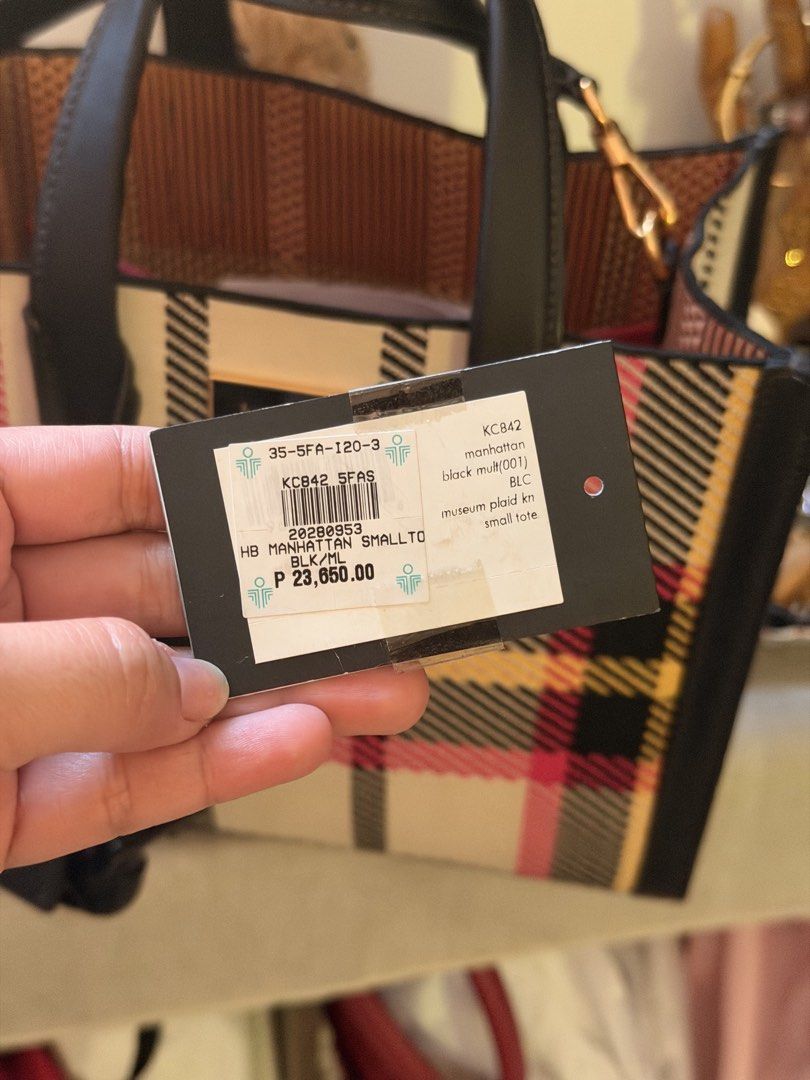 Kate Spade Manhattan Small (Retail) (Category: Luxury Bags & Wallets) located in Santa Barbara. Submitted by VethClosetPH (Listing ID 1450351904, Image 2). Description: 100% Original Like new condition Used thrice only No flaw Bought at Okada for 23K With Tag, dustbag.