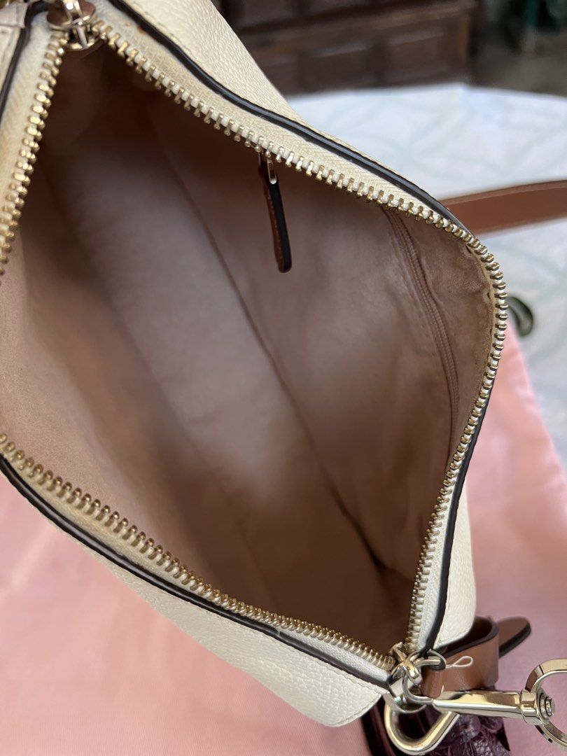 Kate Spade Pebble Leather Crossbody Bag (Category: Luxury Bags & Wallets) located in Paranaque City. Submitted by victoriasquare (Listing ID 1450416321, Image 3). Description: - needs a little cleaning - Includes: Dust bag - Ideal for: Everyday use MOP: gcash bdo bpi.