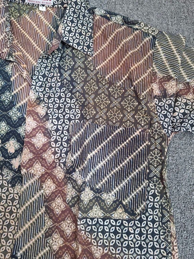 Kemeja Batik Pria (Kategori: Atasan) berada di Bekasi. Dikirim oleh lemarianakmuda (ID iklan 1450436341, Gambar 3). Deskripsi: Kemeja Batik Size M PxL ( 60 x 54) Very Good Condition.