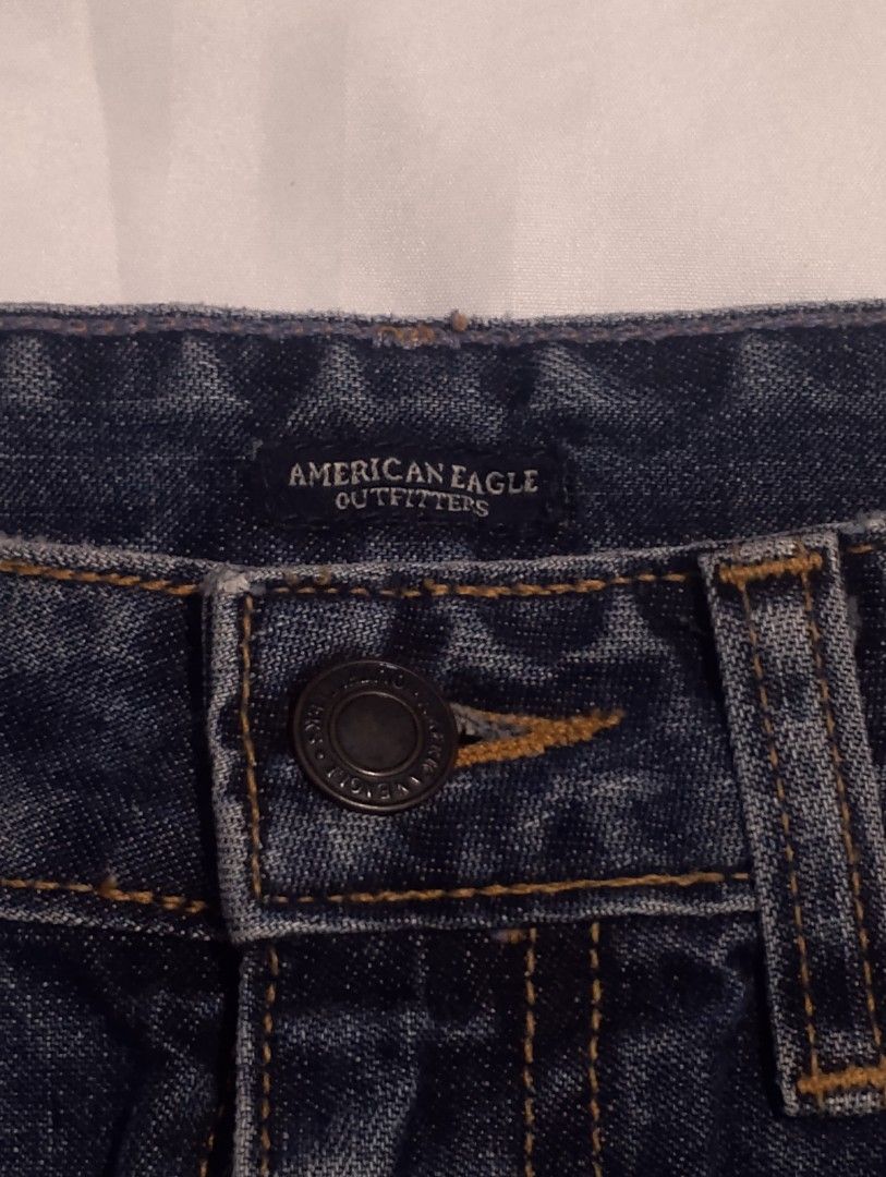 Knee-length American Eagle denim skirt (Category: Skirts) located in Valenzuela. Submitted by maeviss (Listing ID 1450383022, Image 3). Description: Waist 29 in Skirt length 20 in.