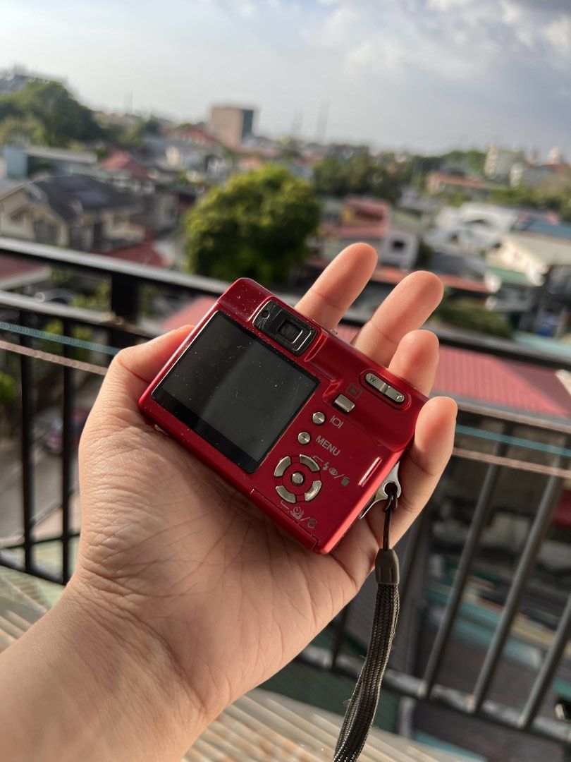 Konica Minolta DiMAGE X50 Red Digital Camera (Category: Cameras) located in Taguig. Submitted by samichudeclutter (Listing ID 1450496166, Image 2). Description: Red Konica Minolta DiMAGE X50 Inclusion: unit, battery and charger Issue: some screen burn when off but not noticeable when cam is turned on does NOT affect output Last price posted Rfs: need funds Mop: gcash Loc Taguig .
