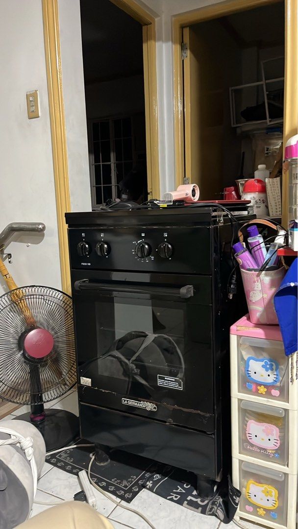 La germania Oven and burner (Category: Other Kitchen Appliances) located in Valenzuela. Submitted by sanrio2427 (Listing ID 1450471355, Image 3). Description: La germania oven and stove.