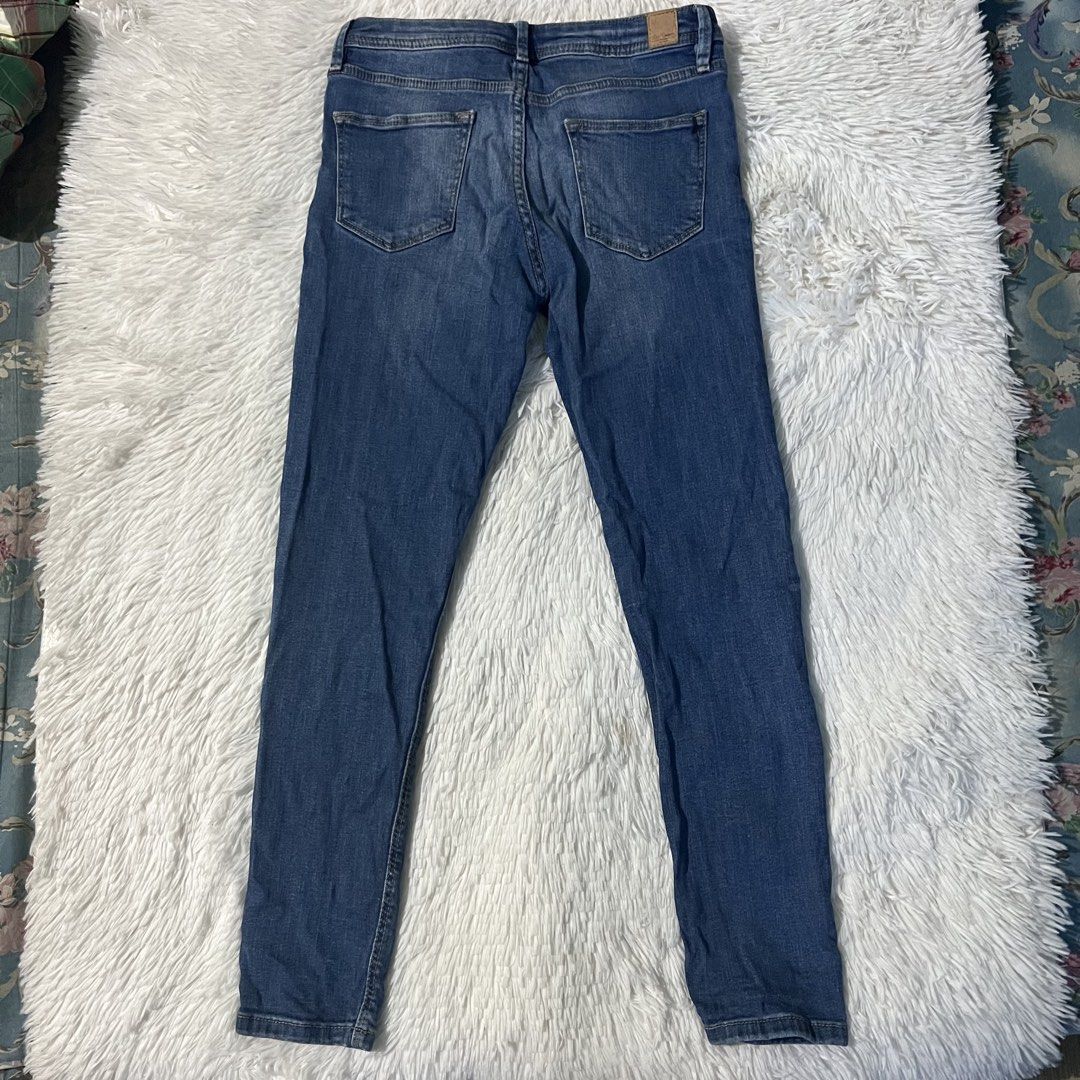 LEE COOPER JEANS (Category: Jeans) located in Manila. Submitted by venizz (Listing ID 1450373008, Image 2). Description: Size: 27 Length: 34 inches Excellent Condition.