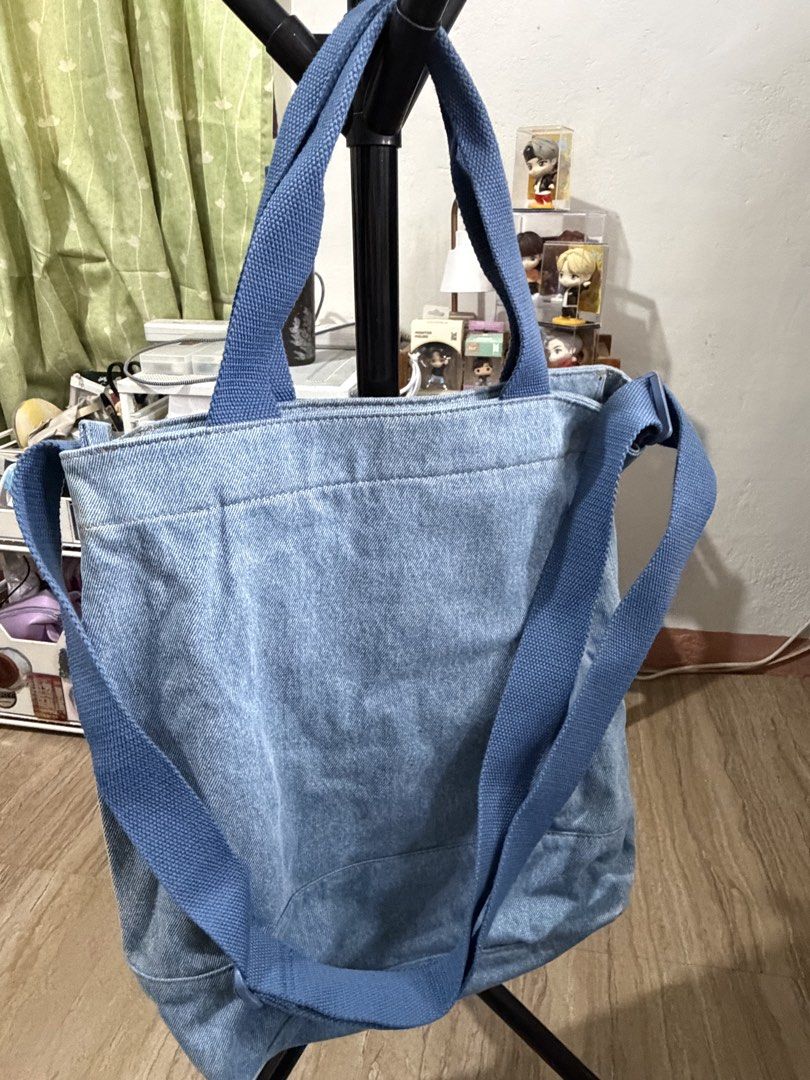 Levi's Denim Tote Bag with Pocket (Category: Tote Bags) located in Mandaluyong City. Submitted by PRETTYMNL_05 (Listing ID 1450332063, Image 2). Description: - Classic light wash denim tote bag by Levi's - Front pocket with embroidered Levi's logo - Interior zippered compartment for secure storage - Sturdy blue canvas straps for comfortable carrying - Ideal for everyday use, books, or groceries - Simple, functional, and stylish design.