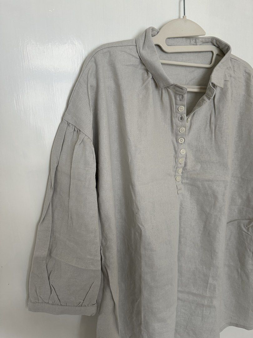 Light grey shirt （分類：T-shirt）位於 Hong Kong。 由 itsallabout 提交（商品編號 1450367339，圖片 1）。簡介： 。