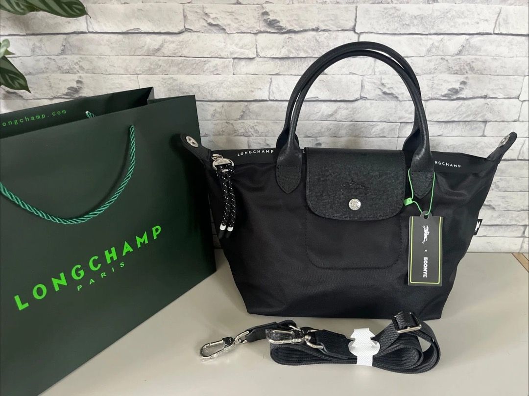 Longchamp energy Black handbag （分類：手袋及銀包）位於 Hong Kong。 由 kkdarsue 提交（商品編號 1450523497，圖片 1）。簡介： New comes with packing 。