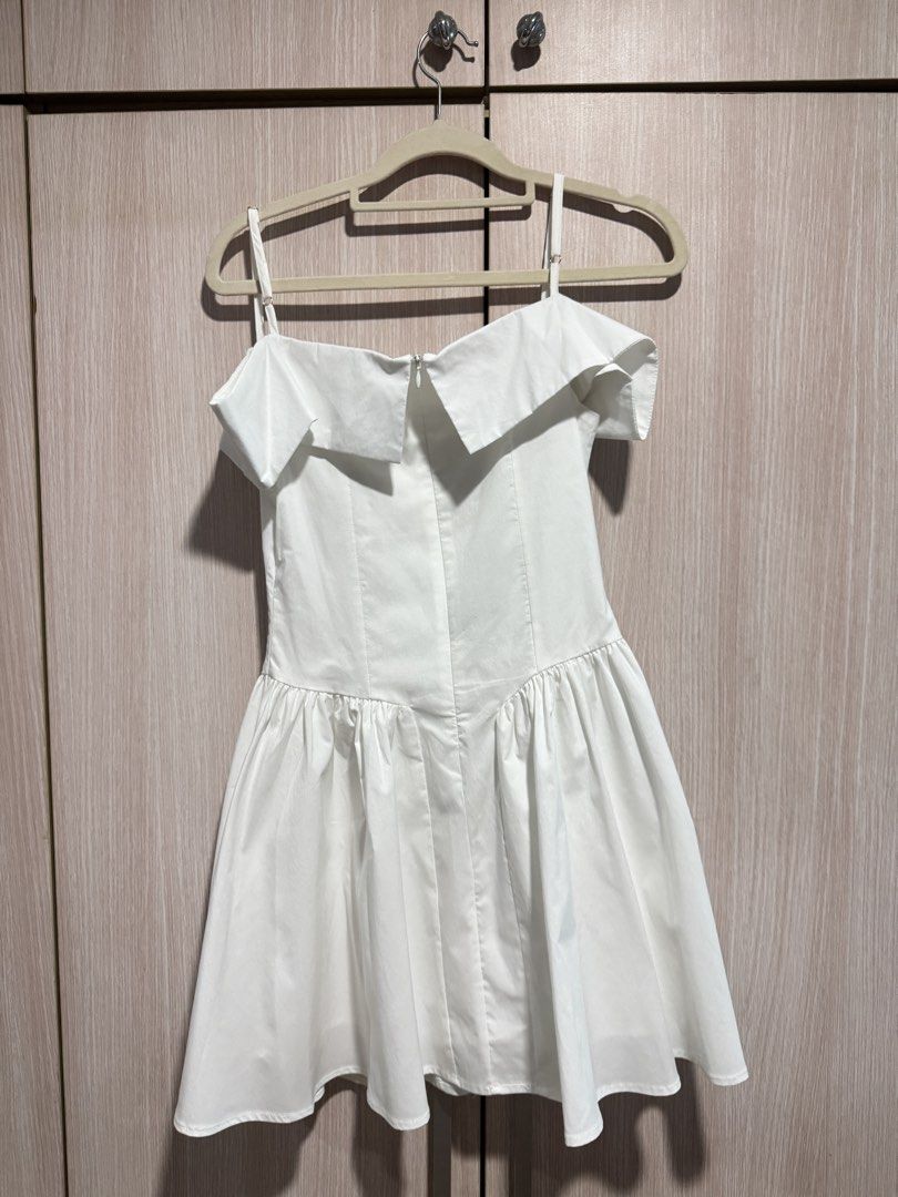 White Off-Shoulder Mini Dress Size S (Category: Dresses) located in Quezon City. Submitted by _hellosunshine (Listing ID 1450328656, Image 3). Description: ✨Details: - White off-shoulder dress by Love Ara - Features a structured collar - Flared skirt for a flattering silhouette - Double lining (skirt part) - Zipper closure at the back - Excellent, pre-love condition (only worn once) - No stains, tears, or major flaws - Ideal for parties or date n