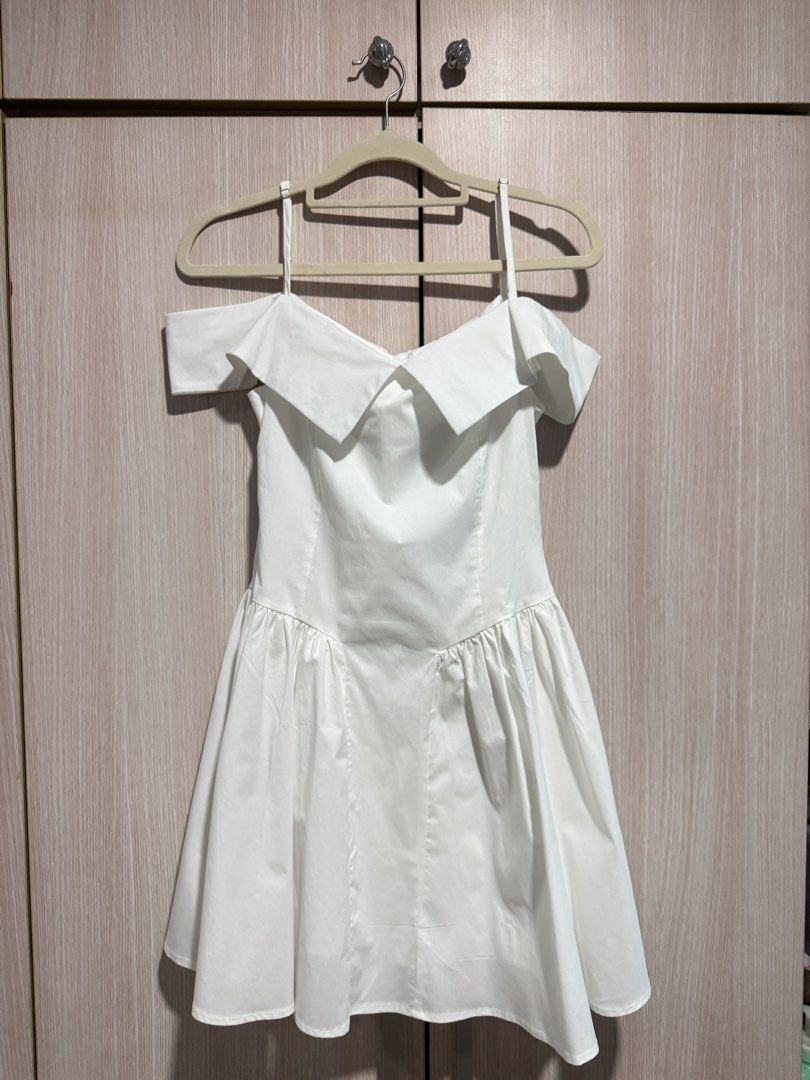 White Off-Shoulder Mini Dress Size S (Category: Dresses) located in Quezon City. Submitted by _hellosunshine (Listing ID 1450328656, Image 2). Description: ✨Details: - White off-shoulder dress by Love Ara - Features a structured collar - Flared skirt for a flattering silhouette - Double lining (skirt part) - Zipper closure at the back - Excellent, pre-love condition (only worn once) - No stains, tears, or major flaws - Ideal for parties or date n