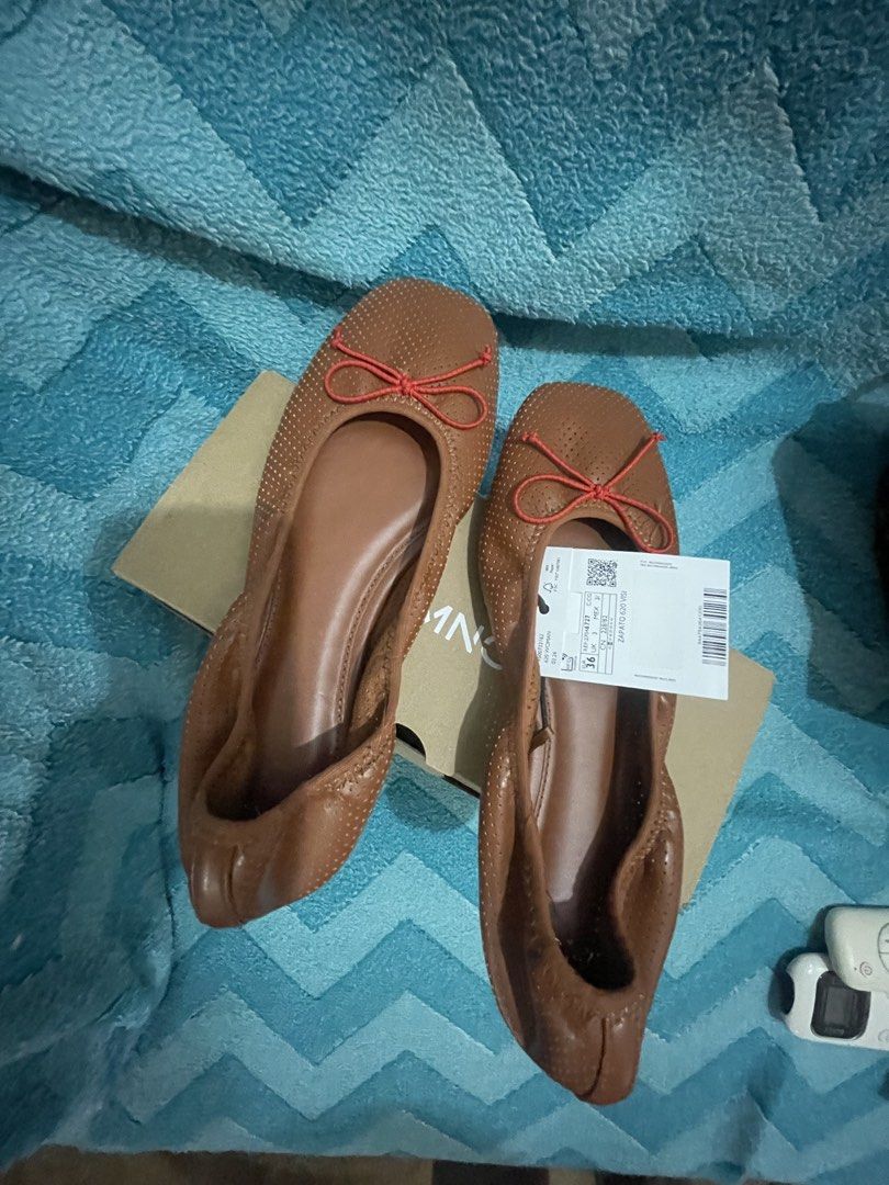 Mango ballet flats (Category: Flats & Sandals) located in Las Pinas. Submitted by silvader (Listing ID 1450415742, Image 3). Description: Brand new with box Caramel im color Size in photo .