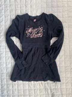 (Category: ) located in . Submitted by phanifiedcloset (Listing ID 1450393643, Image 1). Description: .