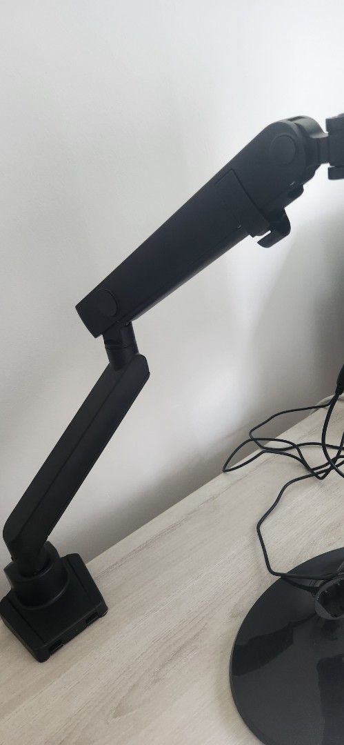 Monitor Arm Mount512757227628810241