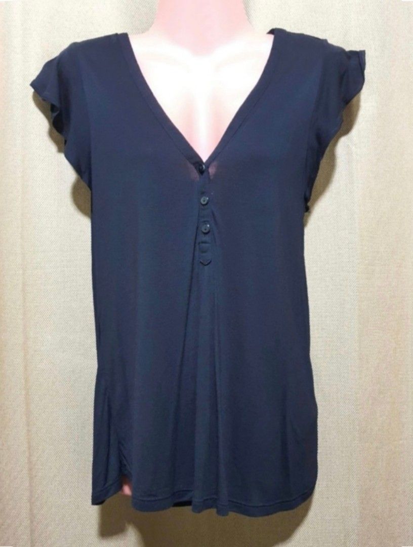 Navy Blue V-Neck Cap Sleeve Button Detail Top (Category: Blouses) located in Manila. Submitted by phoebecali (Listing ID 1450497867, Image 2). Description: - V-neck top - Button detail down the front - Cap sleeves with slight ruffle - Simple and versatile design - Perfect for casual or dressed-up looks - Color : Black - Size : XS - Condition : used 2x only. Good as new Taguig area 0917-240-46-48 MOP : GCASH / BDO / METROBANK / BPI .