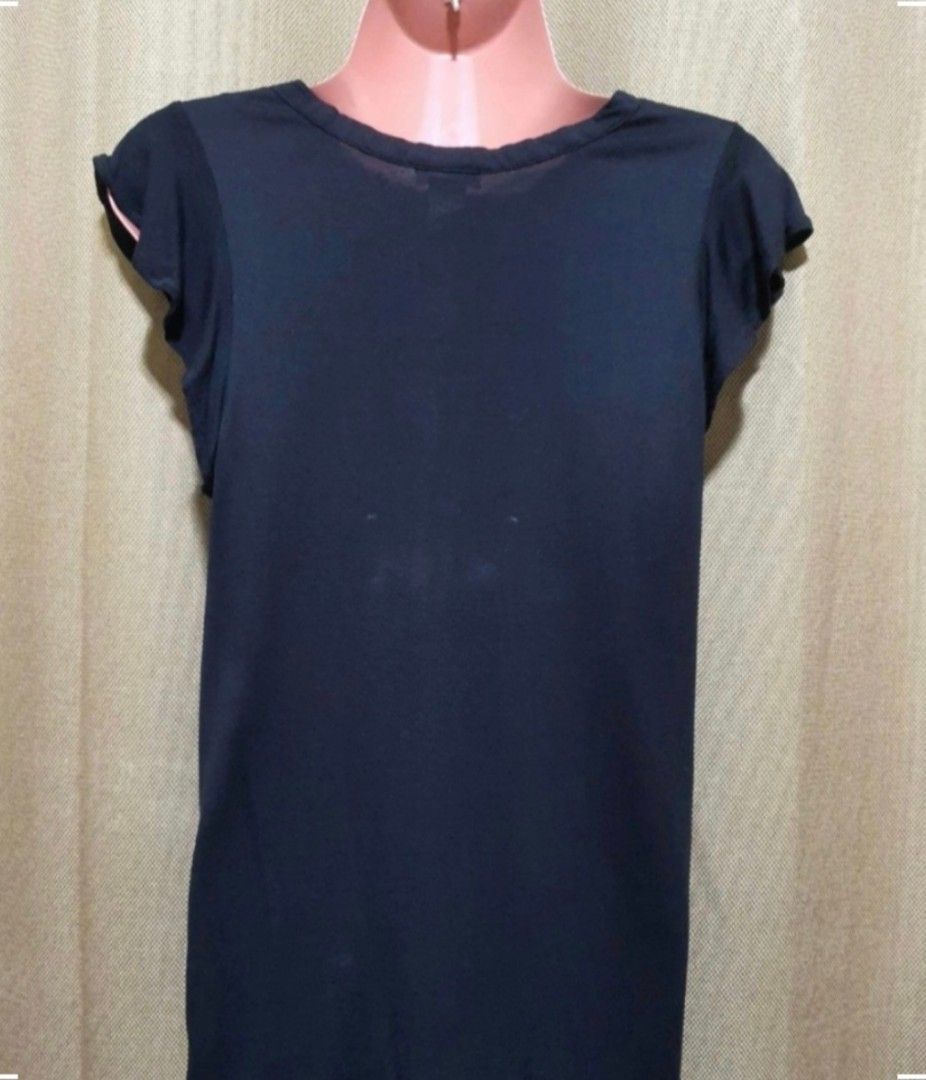 Navy Blue V-Neck Cap Sleeve Button Detail Top (Category: Blouses) located in Manila. Submitted by phoebecali (Listing ID 1450497867, Image 3). Description: - V-neck top - Button detail down the front - Cap sleeves with slight ruffle - Simple and versatile design - Perfect for casual or dressed-up looks - Color : Black - Size : XS - Condition : used 2x only. Good as new Taguig area 0917-240-46-48 MOP : GCASH / BDO / METROBANK / BPI .