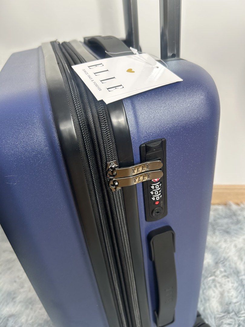 New： Elle 20 inch expandable luggage for handcarry ； Elle 20 吋可擴展行李箱 56 x 36 x 23 cm （ + 3cm） （分類：旅遊 - 旅行必需品及用品）位於 Hong Kong。 由 fashiontrade_luggage_company 提交（商品編號 1450366563，圖片 3）。簡介： TSA lock Silent wheels expandable 。
