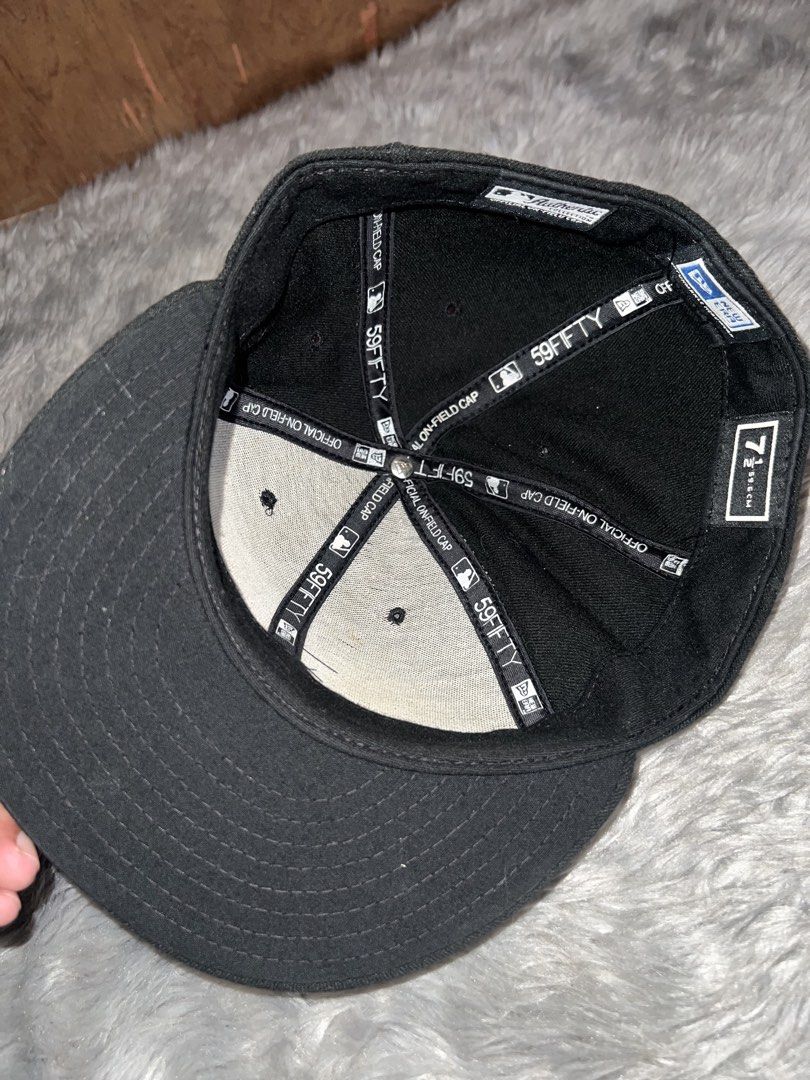 New Era Florida Marlins Fitted Baseball Cap Size 7 1/4 (Category: Caps & Hats) located in Manila. Submitted by jesus.jae (Listing ID 1450495015, Image 3). Description: - Brand: New Era - Style: 59FIFTY Official On-Field Fitted Cap - Team: Florida Marlins - Design: Classic 'F' logo with marlin emblem - Color: Black - Size: 7 1/4 (59.5 CM) - Condition: Brand New - Perfect for: Marlins fans and cap collectors.