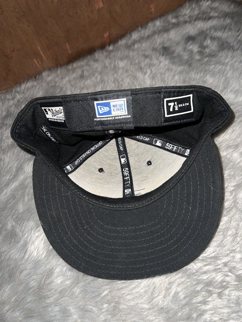 New Era Florida Marlins Fitted Baseball Cap Size 7 1/4 (Category: Caps & Hats) located in Manila. Submitted by jesus.jae (Listing ID 1450495015, Image 2). Description: - Brand: New Era - Style: 59FIFTY Official On-Field Fitted Cap - Team: Florida Marlins - Design: Classic 'F' logo with marlin emblem - Color: Black - Size: 7 1/4 (59.5 CM) - Condition: Brand New - Perfect for: Marlins fans and cap collectors.