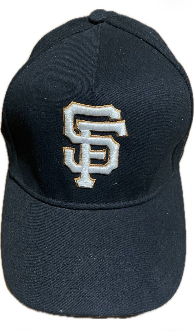 New Era San Francisco Giants Baseball Cap (Category: Caps & Hats) located in Manila. Submitted by sia.gabb (Listing ID 1450371536, Image 2). Description: FOR SALE New Era 9FIFTY San Francisco Giants Snapback Very good condition. Authenticity not verified. Please refer to the photos before purchasing. Negotiable for sure buyers only. DM for details. Location: Quezon City Shipping via Lalamove or JNT. Shipping fee will be shouldered by the buyer..