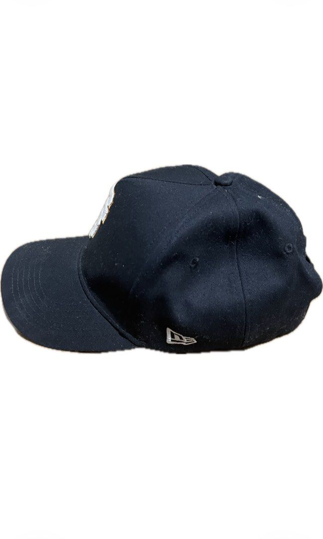 New Era San Francisco Giants Baseball Cap (Category: Caps & Hats) located in Manila. Submitted by sia.gabb (Listing ID 1450371536, Image 1). Description: FOR SALE New Era 9FIFTY San Francisco Giants Snapback Very good condition. Authenticity not verified. Please refer to the photos before purchasing. Negotiable for sure buyers only. DM for details. Location: Quezon City Shipping via Lalamove or JNT. Shipping fee will be shouldered by the buyer..