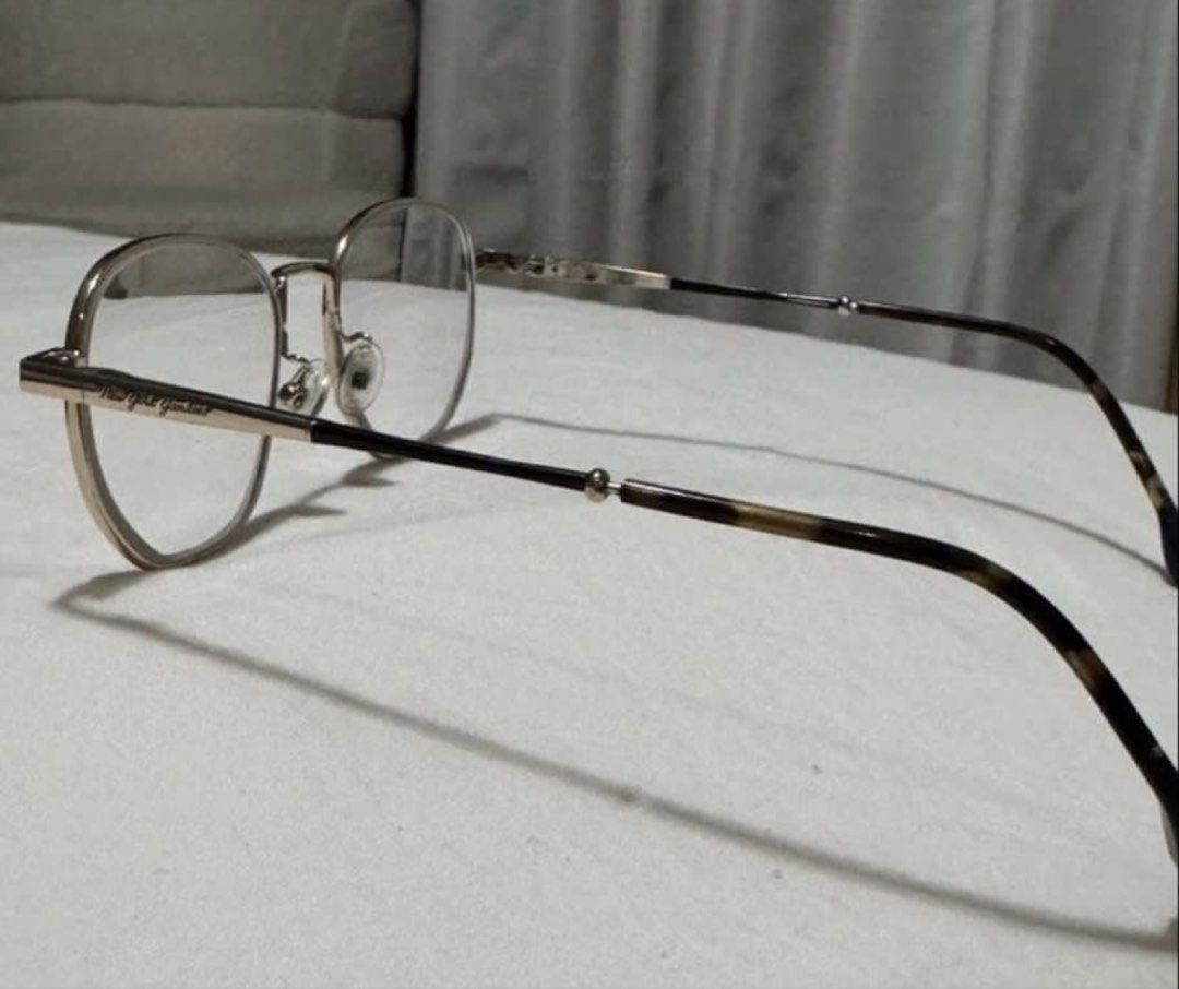 New York yankee eyewear (Category: Sunglasses & Eyewear) located in Bacoor. Submitted by decluterwithellie8 (Listing ID 1450519959, Image 3). Description: May grado pero pwede nyo naman po papalitan ng lens. Forgot kung anong grado yung nakalagay di kasi nagamit. Extra lang. may discoloration sa loob nung nosepad siguro sa moisture nung na itabi. Rush sale #prescriptionglasses #eyeglasses 12k ko to nakuha before kasama lens for reference lang. #s