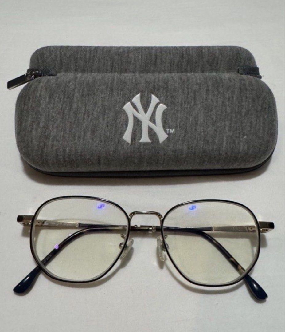 New York yankee eyewear (Category: Sunglasses & Eyewear) located in Bacoor. Submitted by decluterwithellie8 (Listing ID 1450519959, Image 1). Description: May grado pero pwede nyo naman po papalitan ng lens. Forgot kung anong grado yung nakalagay di kasi nagamit. Extra lang. may discoloration sa loob nung nosepad siguro sa moisture nung na itabi. Rush sale #prescriptionglasses #eyeglasses 12k ko to nakuha before kasama lens for reference lang. #s