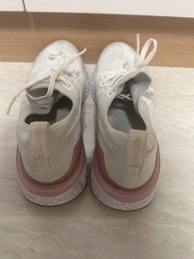 Nike波鞋 （分類：波鞋）位於 Hong Kong。 由 little_eva 提交（商品編號 1450450855，圖片 3）。簡介： 。