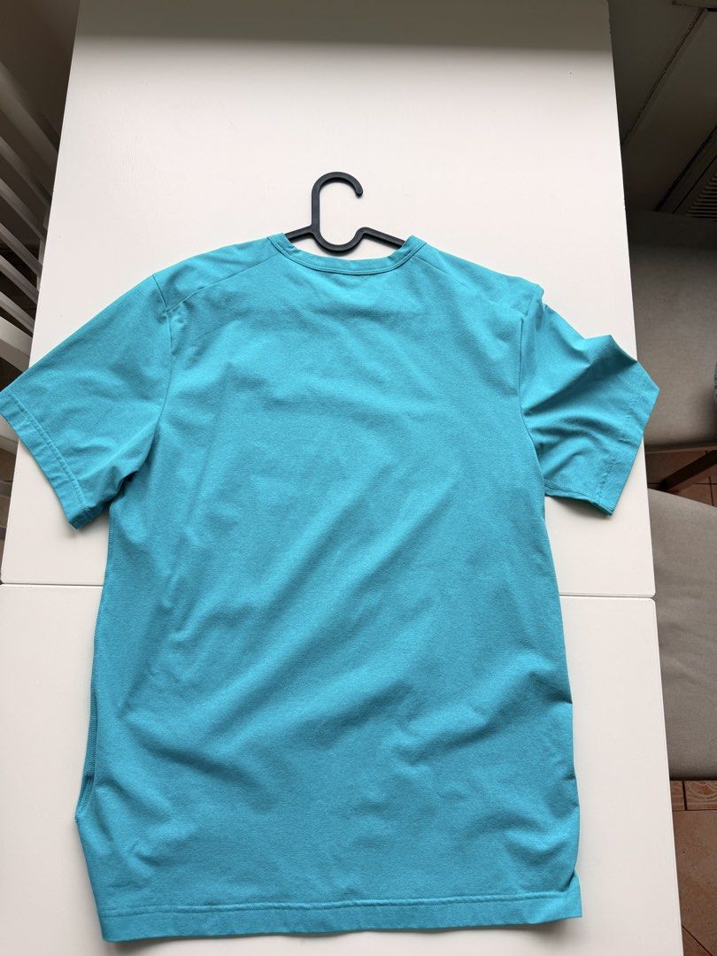 Nike DriFit Top （分類：運動服裝）位於 Hong Kong。 由 luigis888 提交（商品編號 1450340539，圖片 2）。簡介： 。