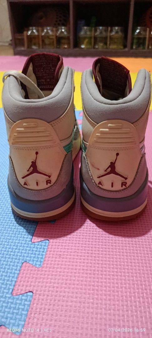 Nike Kyrie Low 4 UKAY UKAY (Pre-Owned) (Category: Casual Shoes) located in Manila. Submitted by wisebird_912e51 (Listing ID 1450451753, Image 3). Description: - Nike Kyrie Low 4s - Size: US 8 / EUR 41 (25 CM) - Colorway: White, Teal, Grey, Burgundy - Condition: Pre-owned - Includes: No box - Price: Great find, small price! -ukay item. Please manage expectations..