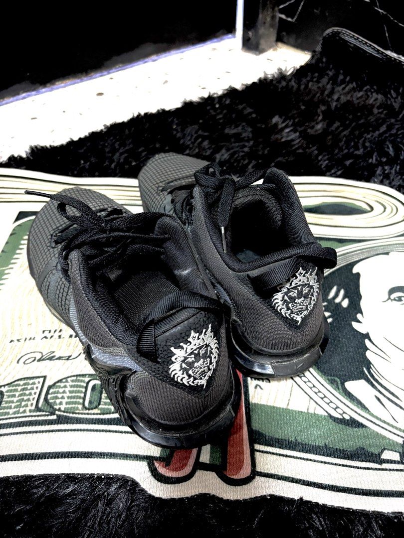 Original Nike Lebron Witness 7 (Category: Casual Shoes) located in Manila. Submitted by akibrnl (Listing ID 1450511355, Image 3). Description: Good condition, needs cleaning lang.