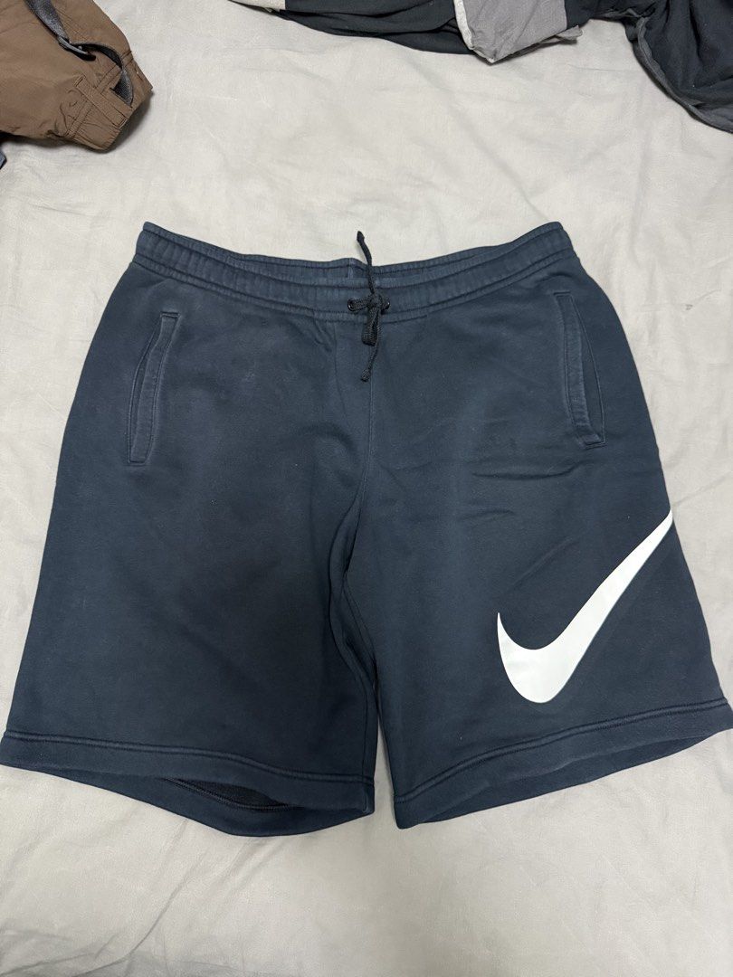 Nike Tech Fleece Shorts Grey & Nike Swoosh Shorts Black 大tick棉褲 （分類：短褲）位於 Hong Kong。 由 islandercampingstore 提交（商品編號 1450430848，圖片 4）。簡介： Selling two pairs of Nike shorts. One is grey Nike Tech Fleece shorts, size L. The other is black Nike shorts with a large swoosh logo, also size L. Both are comfortable and great for sports or casual wear. Ready for a new owner. Check out the photos for details. 全部新淨 $100/1 。