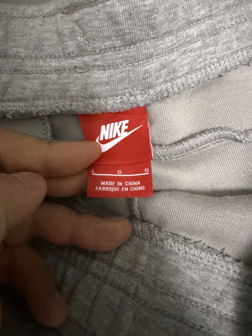 Nike Tech Fleece Shorts Grey & Nike Swoosh Shorts Black 大tick棉褲 （分類：短褲）位於 Hong Kong。 由 islandercampingstore 提交（商品編號 1450430848，圖片 3）。簡介： Selling two pairs of Nike shorts. One is grey Nike Tech Fleece shorts, size L. The other is black Nike shorts with a large swoosh logo, also size L. Both are comfortable and great for sports or casual wear. Ready for a new owner. Check out the photos for details. 全部新淨 $100/1 。