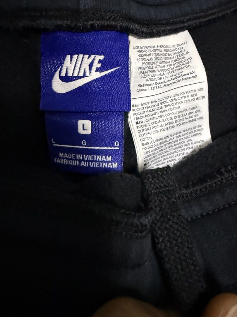 Nike Tech Fleece Shorts Grey & Nike Swoosh Shorts Black 大tick棉褲 （分類：短褲）位於 Hong Kong。 由 islandercampingstore 提交（商品編號 1450430848，圖片 6）。簡介： Selling two pairs of Nike shorts. One is grey Nike Tech Fleece shorts, size L. The other is black Nike shorts with a large swoosh logo, also size L. Both are comfortable and great for sports or casual wear. Ready for a new owner. Check out the photos for details. 全部新淨 $100/1 。