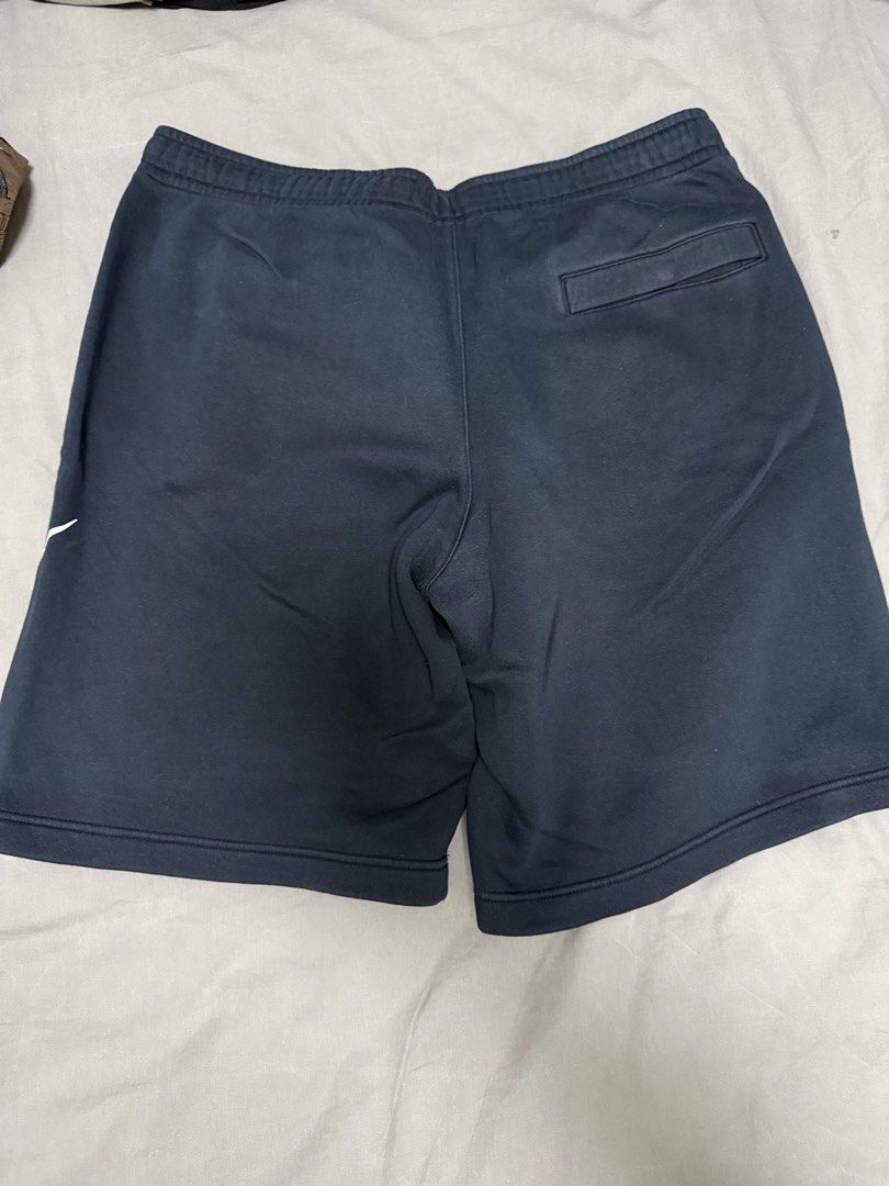 Nike Tech Fleece Shorts Grey & Nike Swoosh Shorts Black 大tick棉褲 （分類：短褲）位於 Hong Kong。 由 islandercampingstore 提交（商品編號 1450430848，圖片 5）。簡介： Selling two pairs of Nike shorts. One is grey Nike Tech Fleece shorts, size L. The other is black Nike shorts with a large swoosh logo, also size L. Both are comfortable and great for sports or casual wear. Ready for a new owner. Check out the photos for details. 全部新淨 $100/1 。