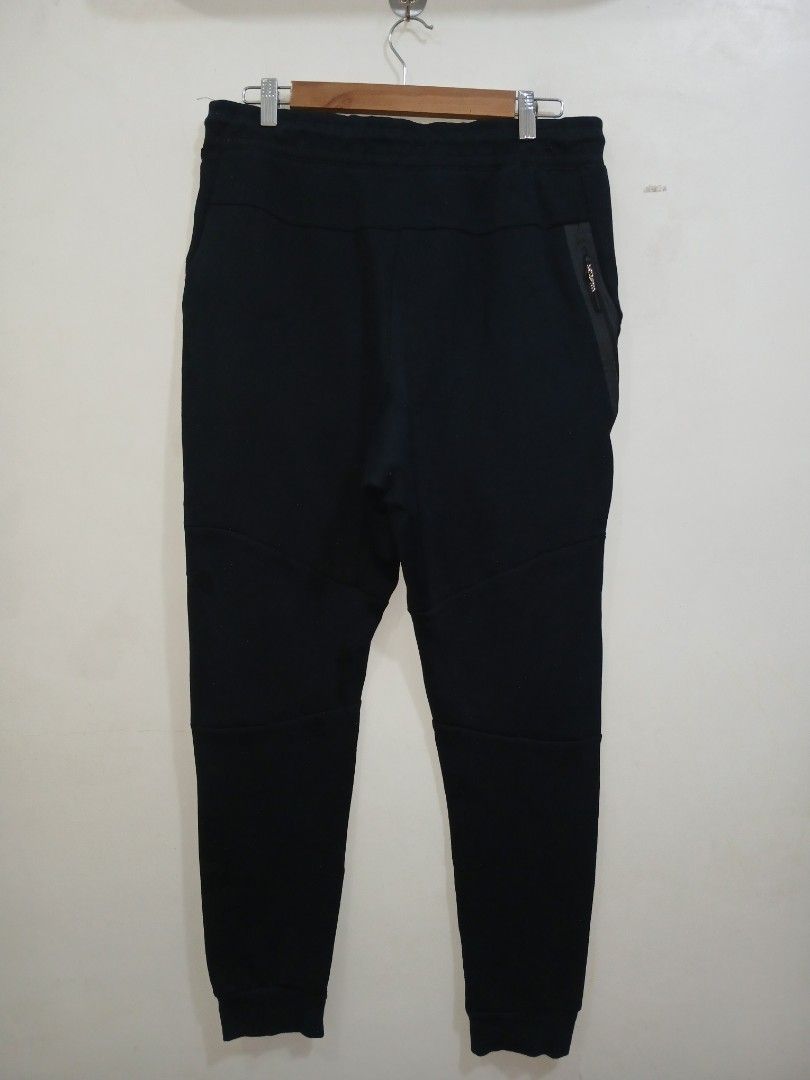 Nike Techfleece jogger (Category: Joggers) located in Taytay. Submitted by leanmark103093 (Listing ID 1450497868, Image 3). Description: Naykee Mens Tech fleece Jogger Size Large on tag 32 to 36 Waistline 39 Length Good as new sana issue last 3 pics 750 Freeshipping.