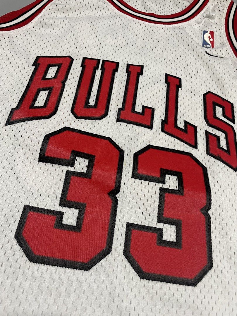 Nike Vintage Pippen #33 Size L (Category: Activewear) located in La Trinidad. Submitted by outfit_chic.101 (Listing ID 1450413489, Image 3). Description: excellent condition .