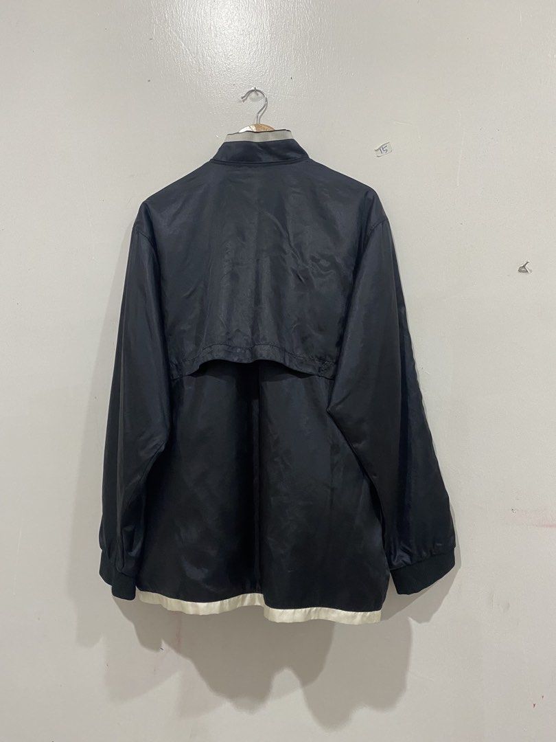 Nike Windbreaker Jacket Super Black (Category: Coats, Jackets and Outerwear) located in Baling. Submitted by afiq_anwa.718 (Listing ID 1450468667, Image 2). Description: Pit 25 Labuh 30.