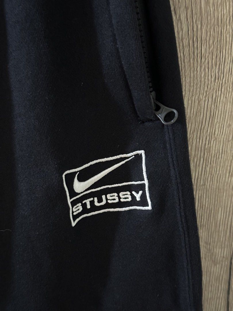 Nike x Stussy Sweatpants (Category: Joggers) located in Danao, Cebu. Submitted by yunoball (Listing ID 1450427851, Image 3). Description: Size L on tag Drawstrings can fit 28 up to 40 43 length Condition: good as new Issues: none Authentic💯 moneyback if proven f4k3.