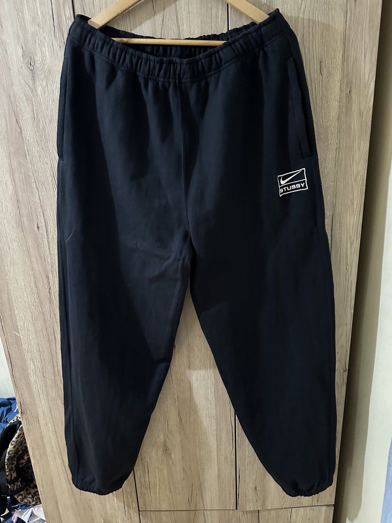 Nike x Stussy Sweatpants (Category: Joggers) located in Danao, Cebu. Submitted by yunoball (Listing ID 1450427851, Image 2). Description: Size L on tag Drawstrings can fit 28 up to 40 43 length Condition: good as new Issues: none Authentic💯 moneyback if proven f4k3.