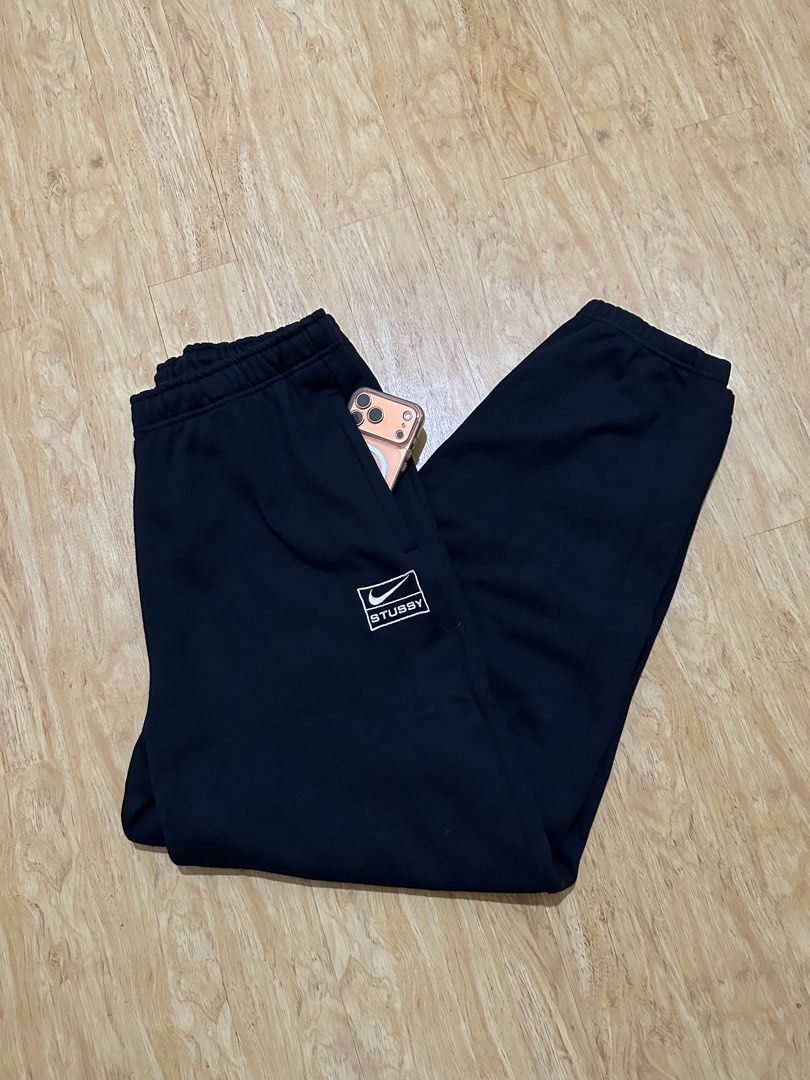 Nike x Stussy Sweatpants (Category: Joggers) located in Danao, Cebu. Submitted by yunoball (Listing ID 1450427851, Image 1). Description: Size L on tag Drawstrings can fit 28 up to 40 43 length Condition: good as new Issues: none Authentic💯 moneyback if proven f4k3.