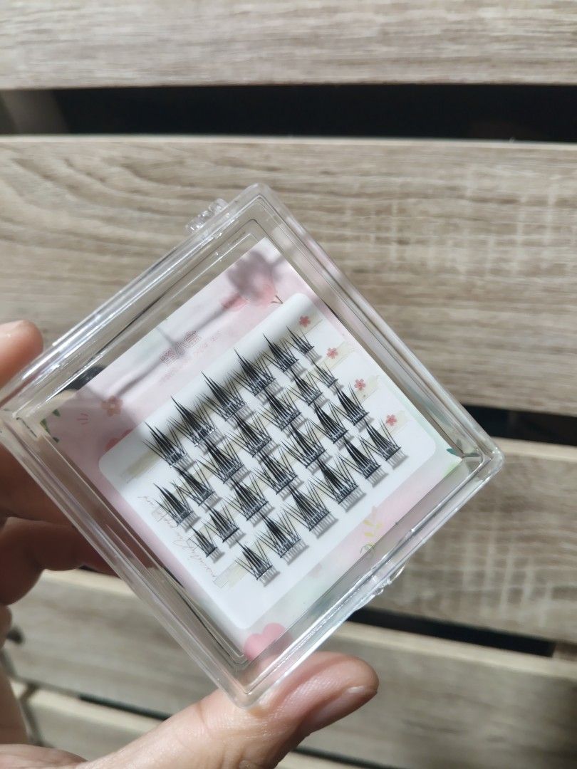 No glue eyelash (Category: Makeup) located in Binan City. Submitted by ajsdcruz (Listing ID 1450373457, Image 1). Description: .
