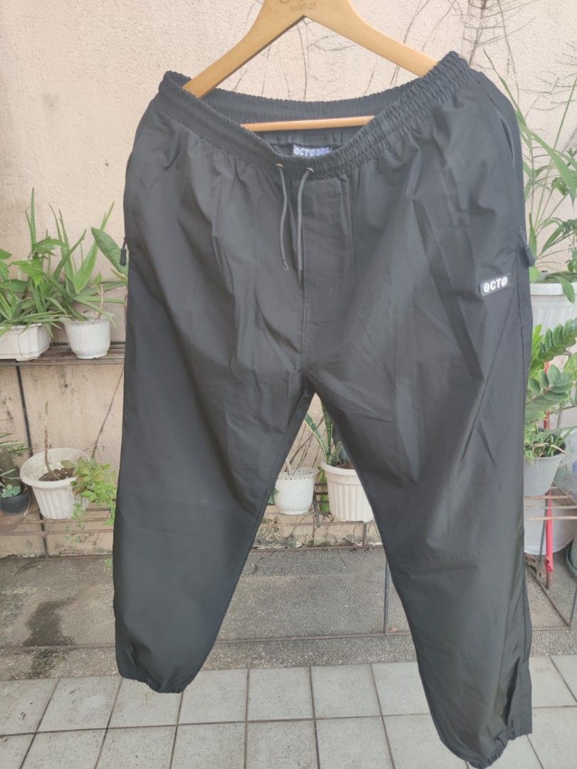Octobol Jogger Pants (Category: Joggers) located in Pasig City. Submitted by ftwind (Listing ID 1450427404, Image 1). Description: - branded zippers - adjustable ankle hem.
