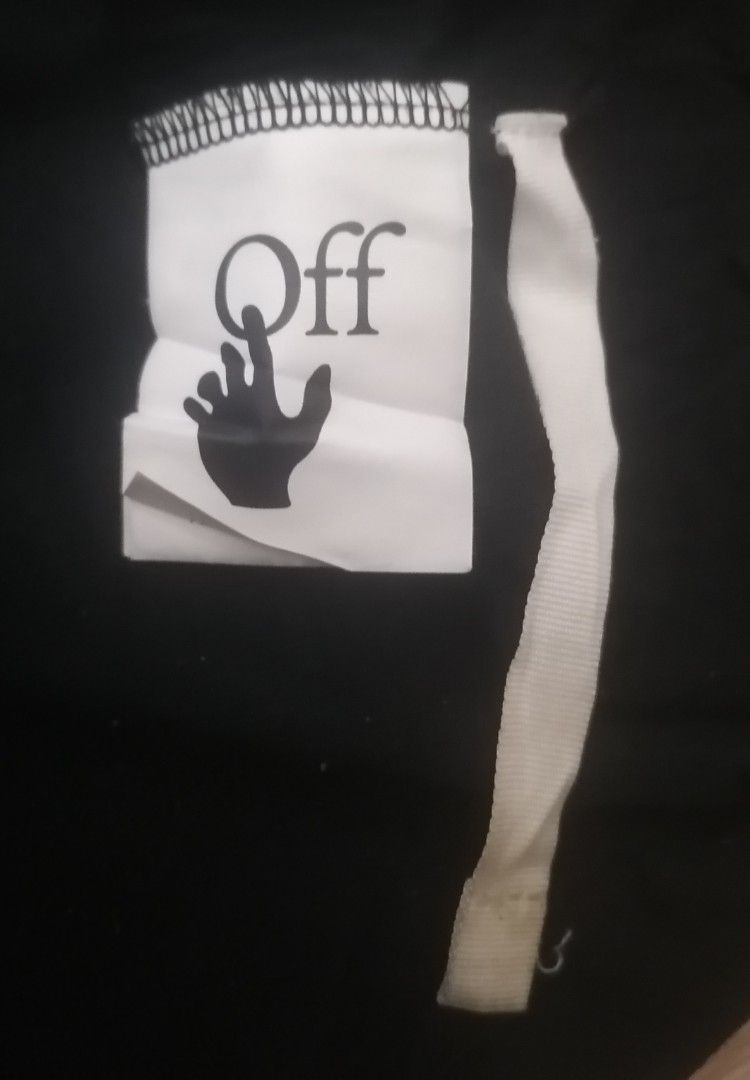 OFF-WHITE Black Graphic T-Shirt Size M (Category: Tshirts & Polo Shirts ) located in Cebu City. Submitted by roadthrift (Listing ID 1450428515, Image 3). Description: - Brand: OFF-WHITE - Color: Black - Size: M - Features: Signature graphic print on front and back - Material: 100% Cotton - Style: Casual wear.