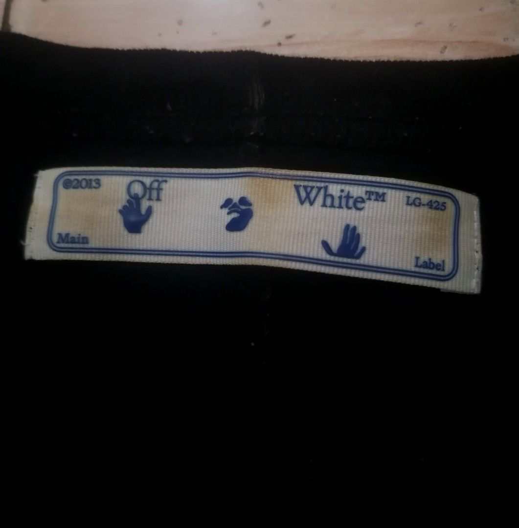 OFF-WHITE Black Graphic T-Shirt Size M (Category: Tshirts & Polo Shirts ) located in Cebu City. Submitted by roadthrift (Listing ID 1450428515, Image 2). Description: - Brand: OFF-WHITE - Color: Black - Size: M - Features: Signature graphic print on front and back - Material: 100% Cotton - Style: Casual wear.