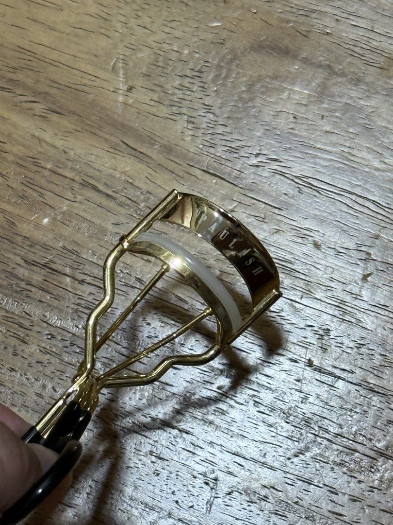 PAULASH Curl Supreme (Eyelash Curler) (Category: Makeup) located in Quezon City. Submitted by elleio (Listing ID 1450438813, Image 3). Description: - Stunning gold eyelash curler - Comfortable black handles for a secure grip - Simple and effective to use - Comes with 2 Extra Rubber Pads Rfs: extra, not using.