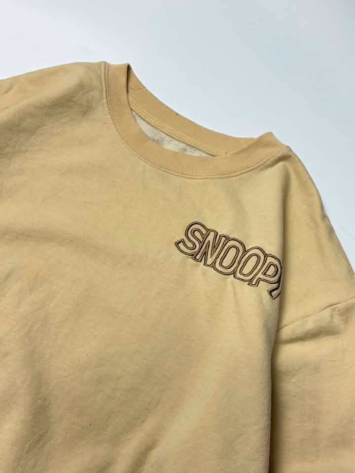 Peanuts Snoopy Beige Crewneck Sweatshirt Size L (Category: Longsleeves) located in Batac City. Submitted by yellowstone_1012 (Listing ID 1450473454, Image 2). Description: - Cool beige sweatshirt - Features a Snoopy graphic and text on the chest - Made from a comfortable cotton blend - Size: Large (L) - Ideal for casual everyday wear.