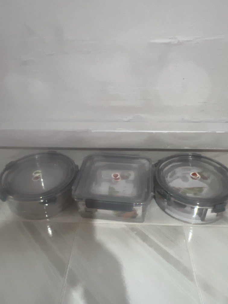 Plastic container